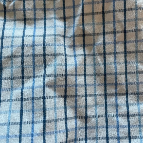 Old Navy Casual Button down shirt; size XL. Great condition. - Picture 4 of 5